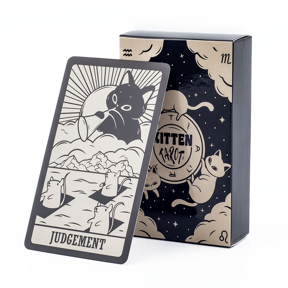 Tarot Deck With Guidebook - 「子猫タロットカード」78枚入り。黒と白の可愛らしいデザインで、初心者向け。神秘的なボードゲームとして、また、楽しく占うためのキットとしても最適。