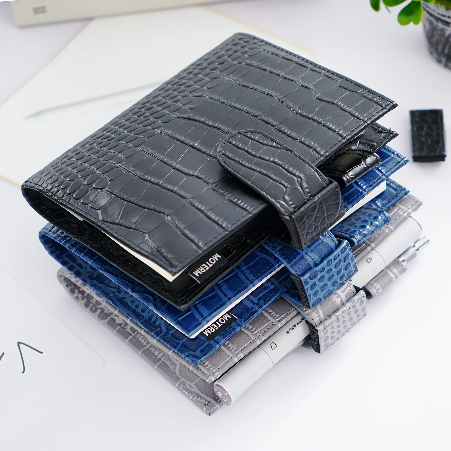Moterm レザーペンループ 弾性ペンシルループ プランナ - Vintage Leather Journal Notebook のレビューと価格
