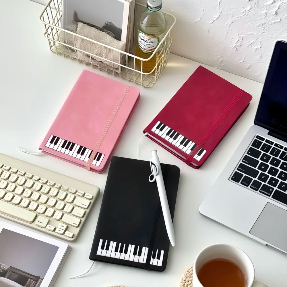 音楽テーマノート ピアノスタイルジャーナル 文房具 日記帳  - Blank Sheet Music Notebook のレビューと価格